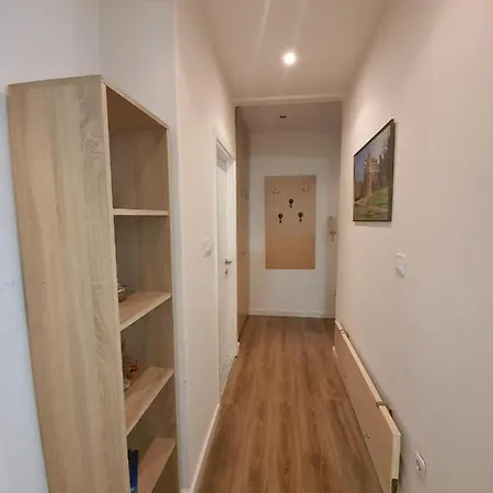 Апартаменти D Free Parking & Wifi, Walking Distance To Centrum *