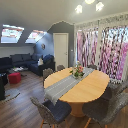 Апартаменти D Free Parking & Wifi, Walking Distance To Centrum *