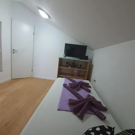 Apartment D Free Parking & Wifi, Walking Distance To Centrum