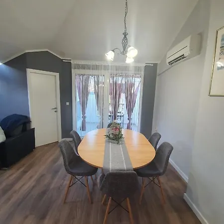 D Free Parking & Wifi, Walking Distance To Centrum Apartamento